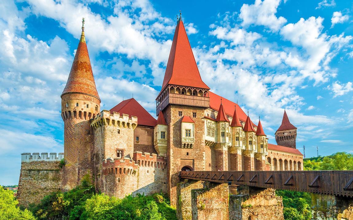 #sliderCaption7 shutterstock_509082277-Medieval-Hunyad-Corvin-castle_-Hunedoara-town_Transylvania-_-Romania.jpeg